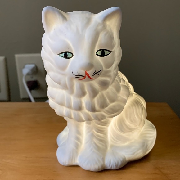 Darling Ceramic White Cat Nightlight (comes with plug + light) - Picture 6 of 16